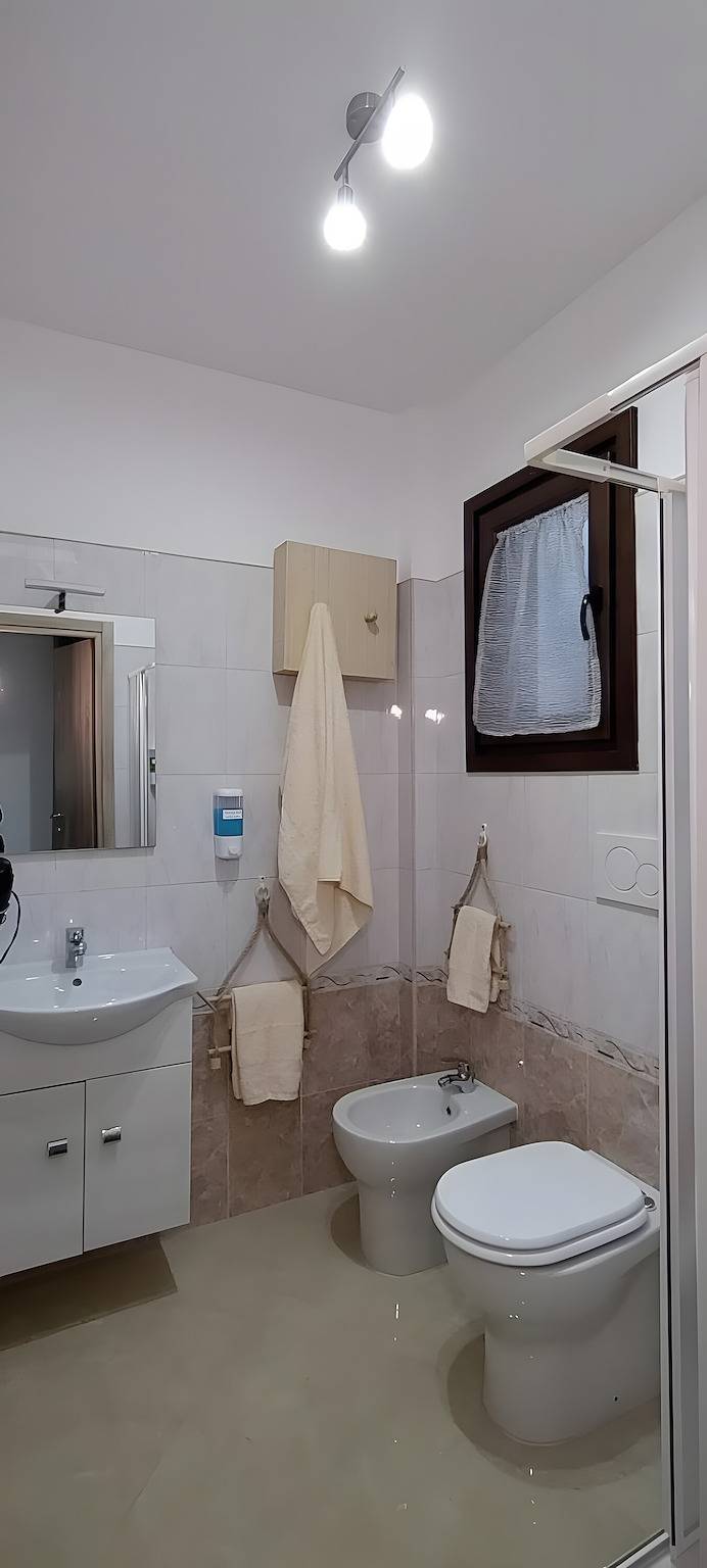 Apartamento entero, Apartamento 'L'aurora' con terraza compartida, Wi-Fi y aire acondicionado in San Vito dei Normanni, Salento