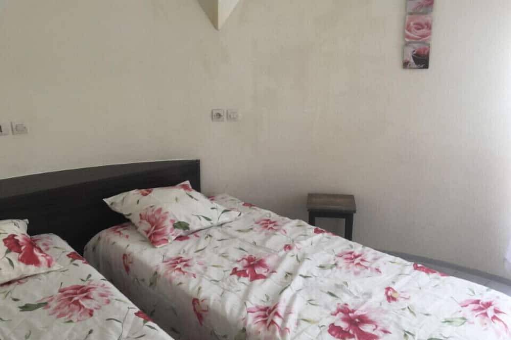 Typical small house, air-conditioned fisherman's farmhouse (swimming pool, jacuzzi, sauna, fitness room) in Le Barcarès, Côte d'Améthyste