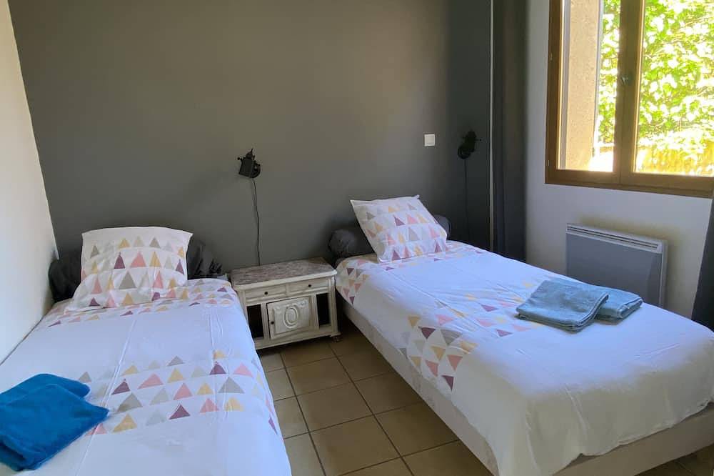 Gite Indépendant - Terrasse privée - Piscine partagée in Simeyrols, Périgord Noir