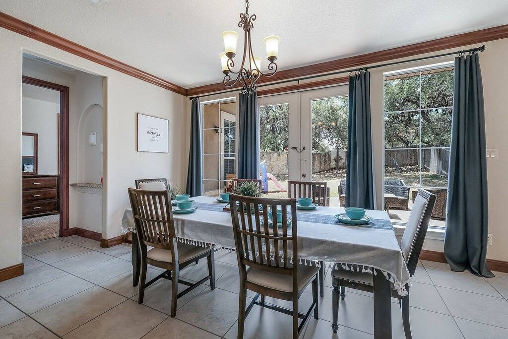 Luxuriöses Hill Country Reihenhaus. Einen Steinwurf von Sea World entfernt. Bmt in San Antonio, Bexar County