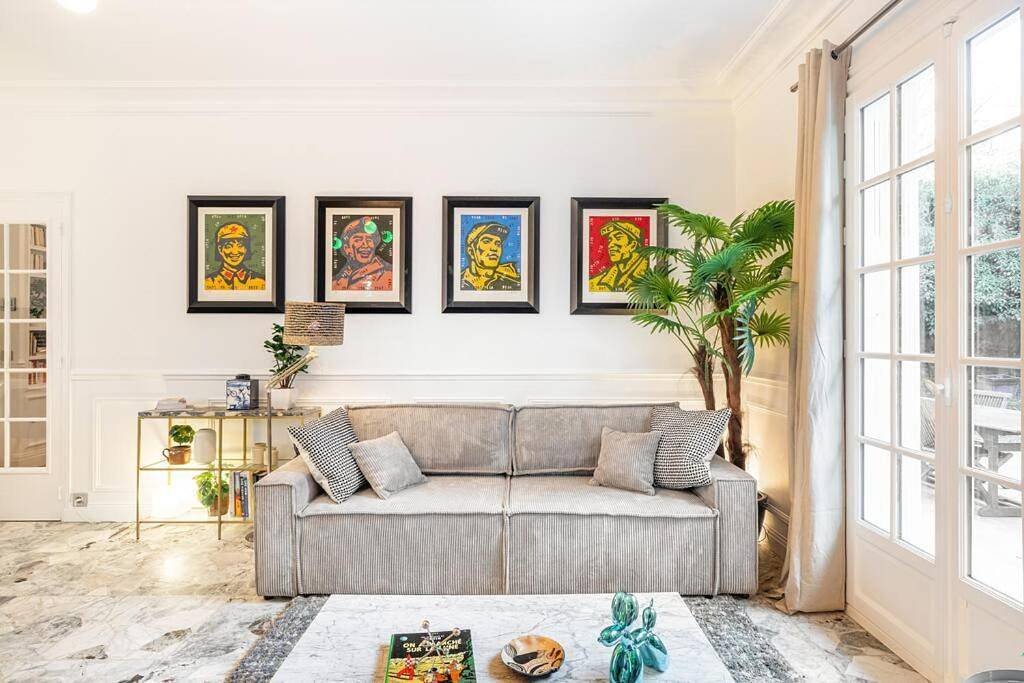 Entire Villa 430 sqm - 17 bedrooms, 19 beds, Villa des Ammonites in Meudon, Hauts-de-Seine