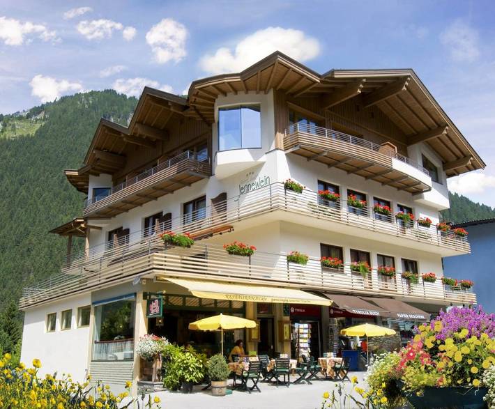 Hôtel pour 4 personnes, avec Balcon et Terrasse ainsi que Jardin et Sauna à Mayrhofen