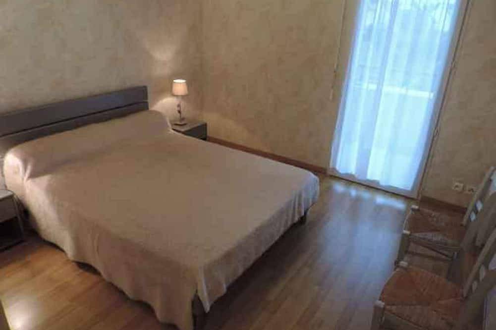 Ganze Wohnung, Pleasant recent 2-bedroom apartment on the port in Lesconil, Plobannalec-Lesconil