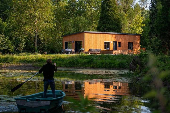 Gîte pour 5 personnes, avec terrasse ainsi que jardin et jacuzzi à Ponts-et-Marais