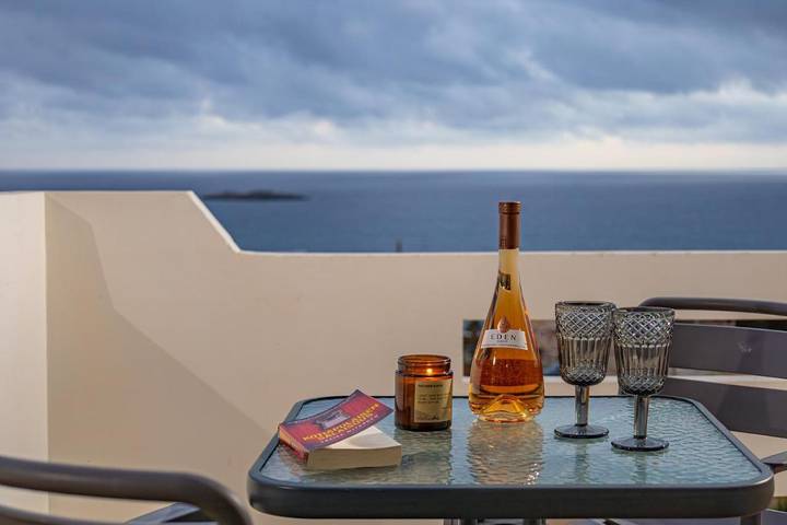 Gîte pour 4 personnes, avec Balcon et Terrasse ainsi que Jardin et Vue dans Palaiochora