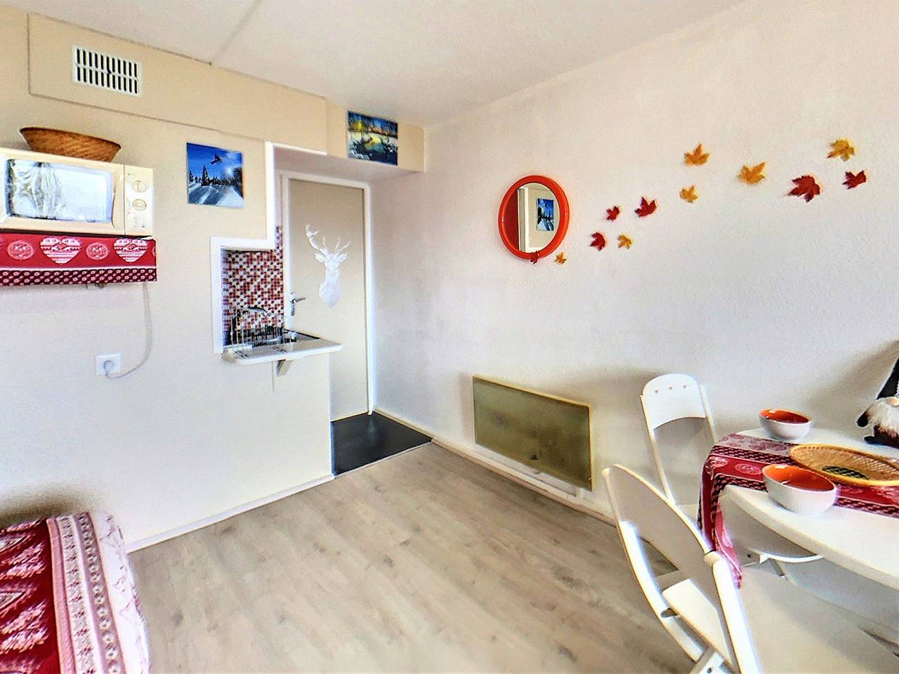 Studio entier, Studio confortable au pied des pistes avec balcon et Wifi gratuit in Le Corbier, Villarembert