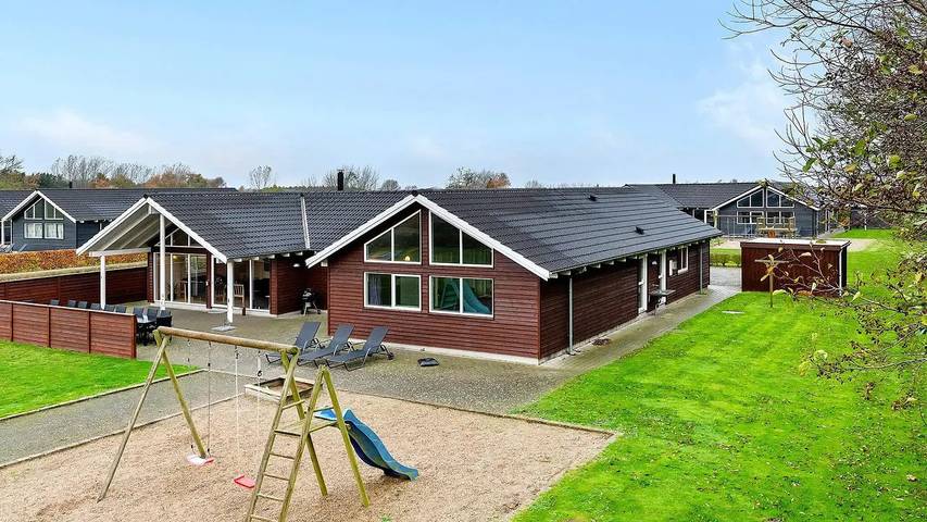 Ferienhaus für 19 Personen, mit Whirlpool und Terrasse sowie Pool und Sauna in Nordborg