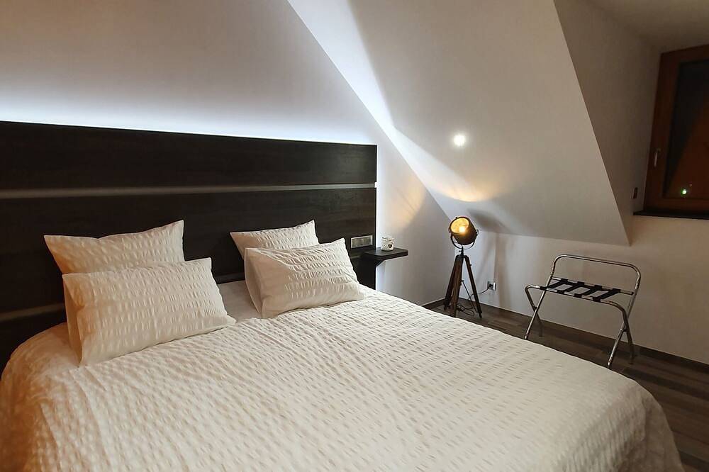 Sunset Deluxe Room - Double - Outdoor Jacuzzi in Roye, Haute-Saône