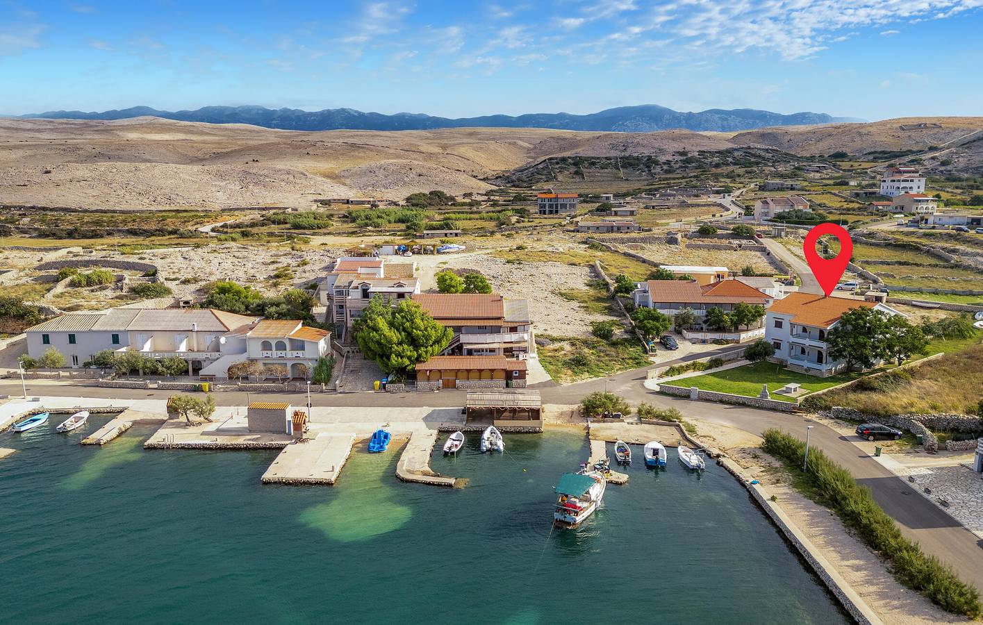 Ganze Ferienwohnung, Gemütliche Ferienwohnung mit Terrasse, Grill und WLAN, 1 km vom Strand entfernt in Kustići, Pag