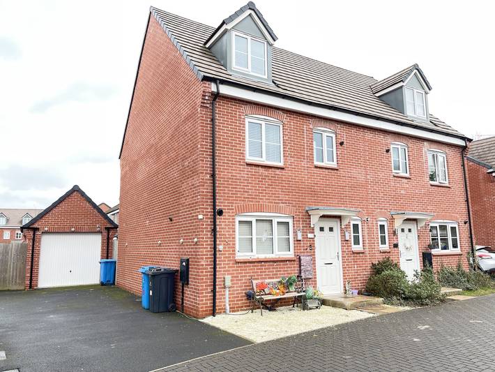 Log cabin for 8 people, with garden in Derby