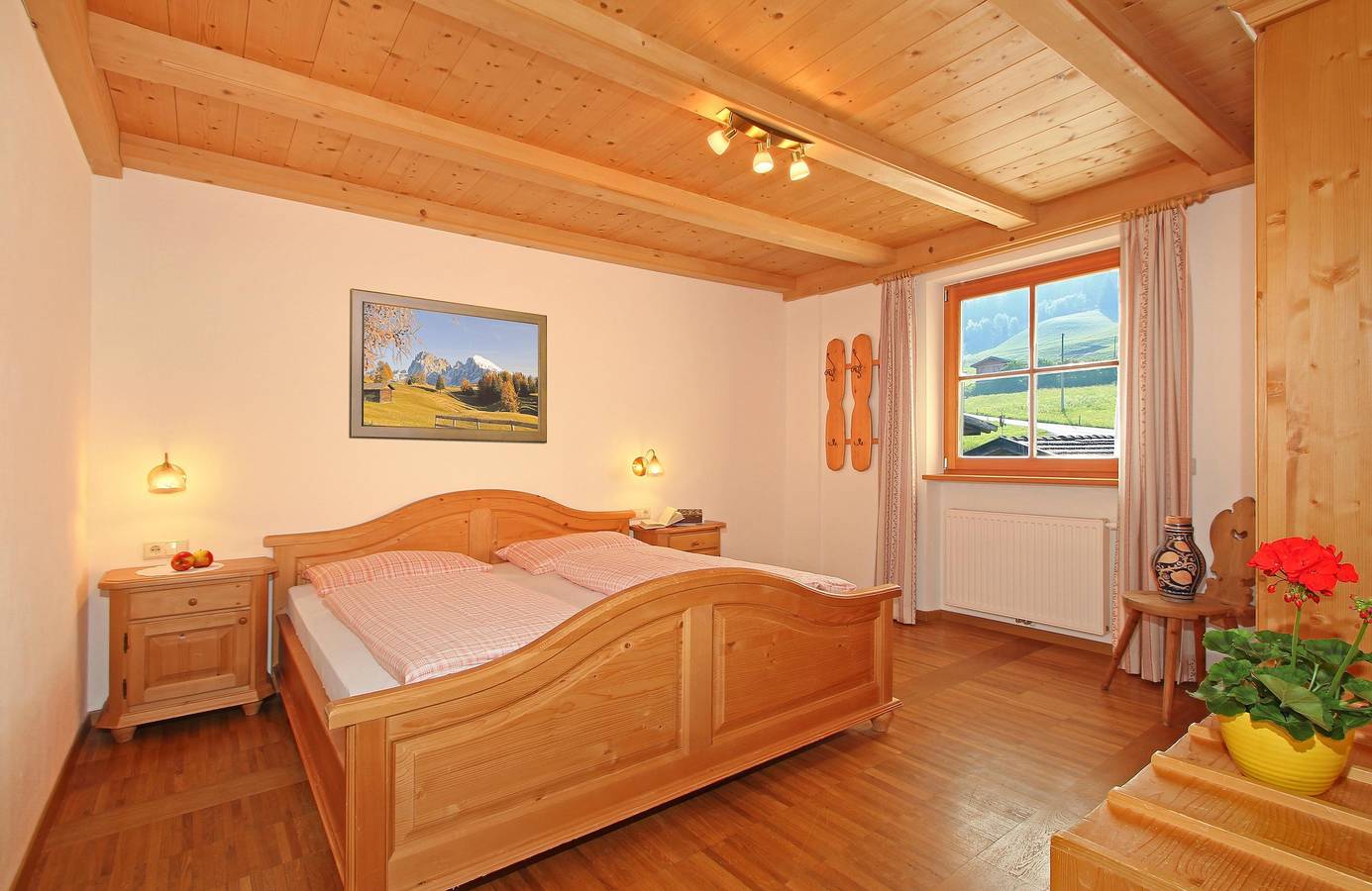 Apartamento entero, Apartamento 'Niglutsch - Puflatsch' con vistas a la montaña, balcón y Wi-Fi in Tiosels, Castelrotto