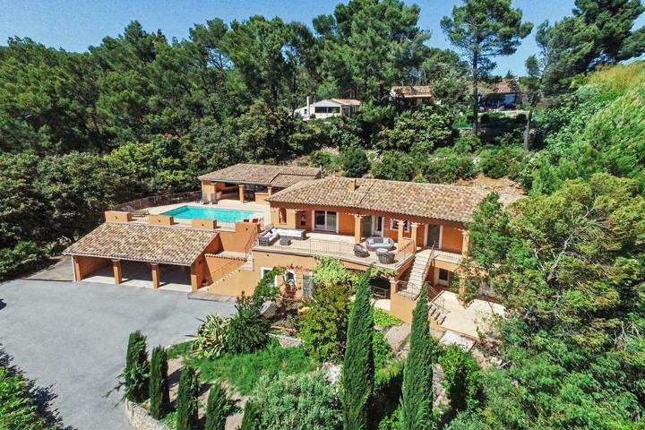Gîte pour 12 personnes, avec Piscine