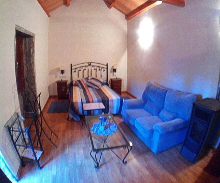 Casa rural para 4 personas, con vistas además de terraza y jardín, Se admiten mascotas en O Deza - 3