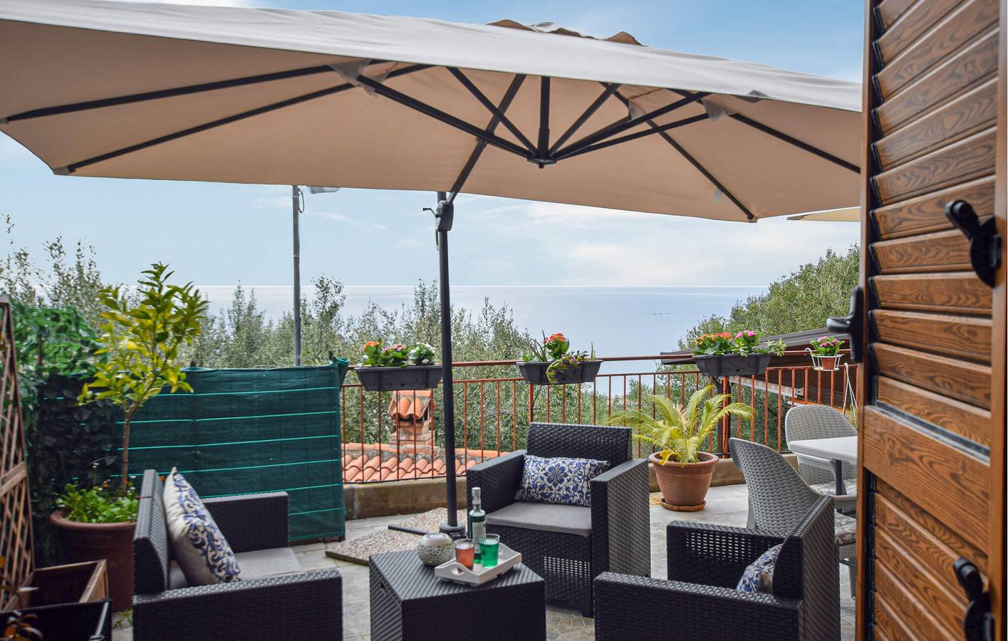 Ganze Ferienwohnung, Apartment mit Meerblick, WLAN, Küche, Terrasse und Parkplatz – 2,5 km vom Strand entfernt in Ascea, Cilento