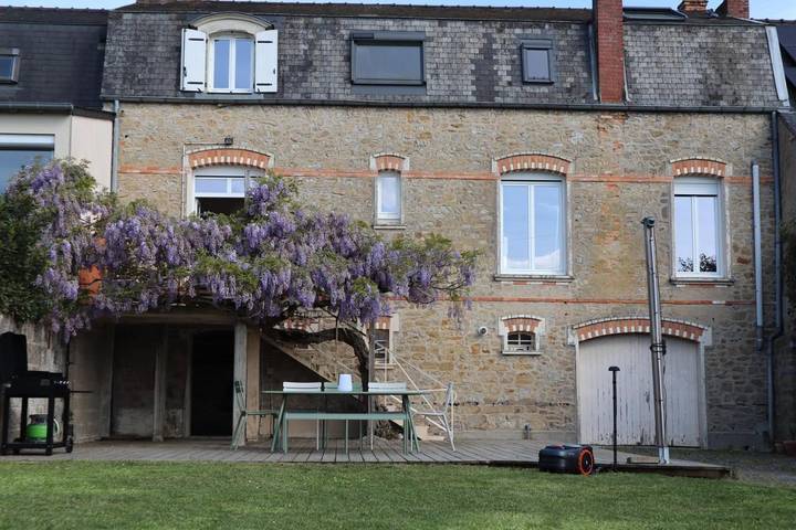 Maison de vacances pour 8 personnes, avec Terrasse et Jardin à Sablé-sur-Sarthe