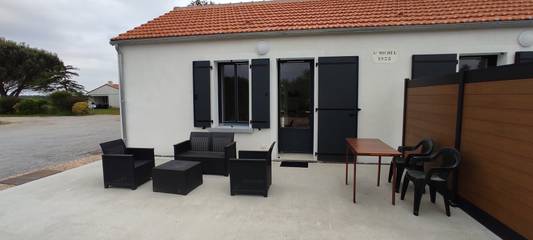 Gîte pour 4 personnes, avec terrasse ainsi que jardin et piscine, animaux acceptés à Commequiers