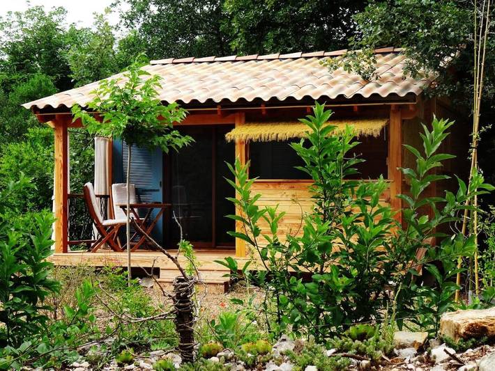 Location de vacances pour 2 personnes, avec terrasse ainsi que vue et jardin à Saint-André-de-Cruzières