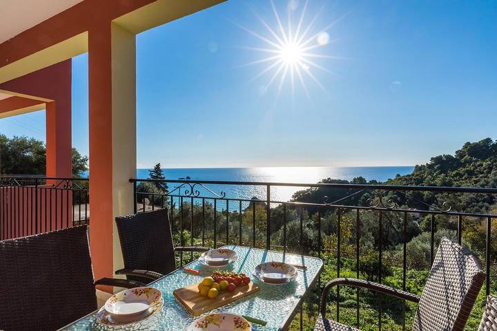 Appartement de vacances pour 5 personnes, avec vue sur l’océan et jardin ainsi que vue et terrasse