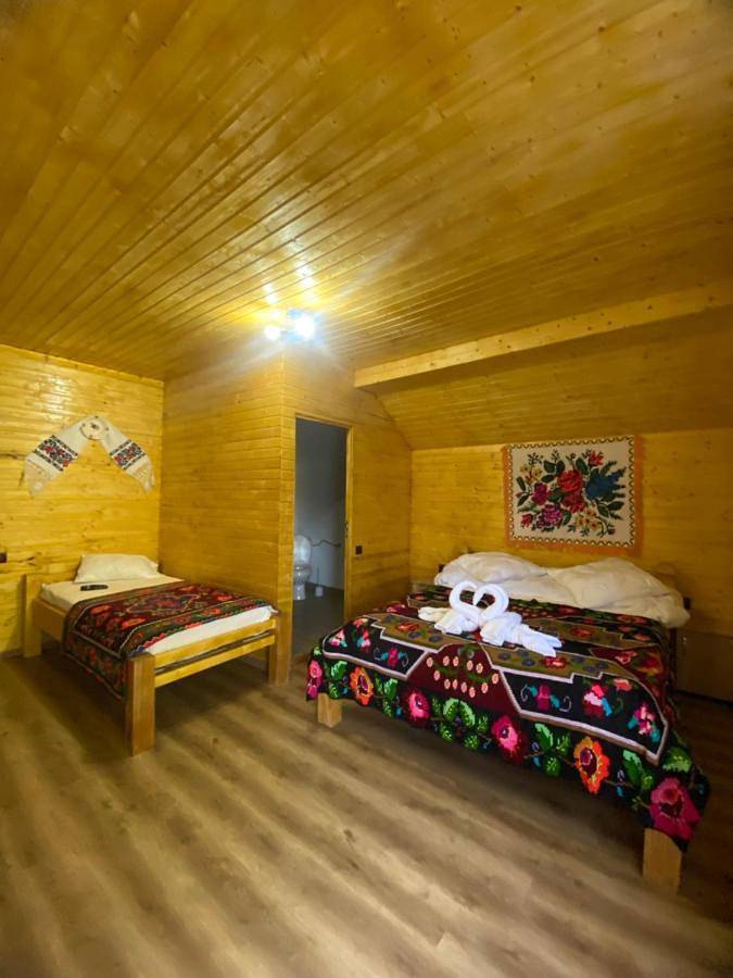 Gîte pour 3 personnes, avec vue sur le lac et jardin ainsi que piscine et vue, adapté aux familles dans Breb - 4