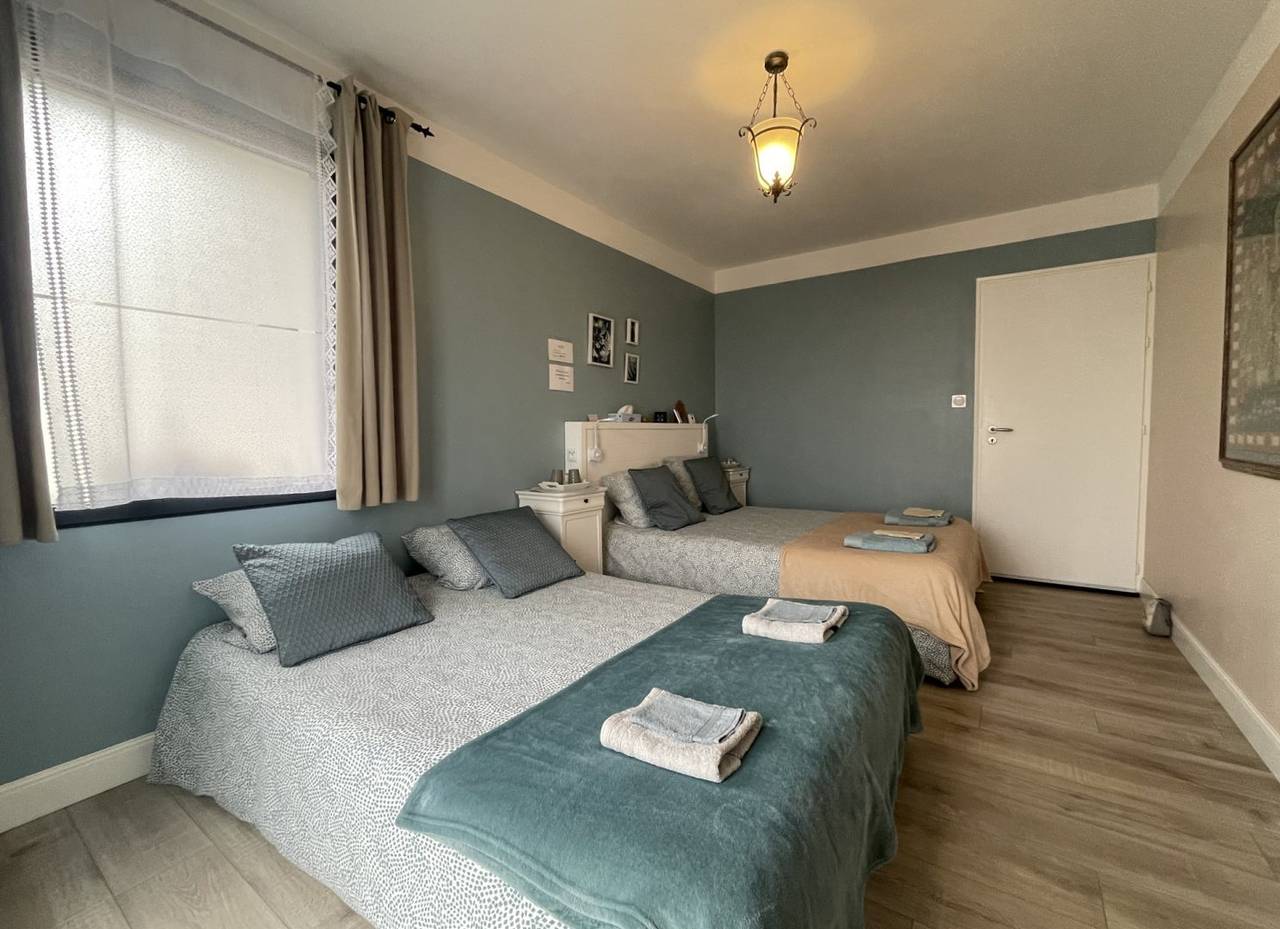 À 4.5 km du Puy du Fou, bienvenue aux chambres du vallon - Chambre Bleue in Chambretaud, Vallée de la Loire