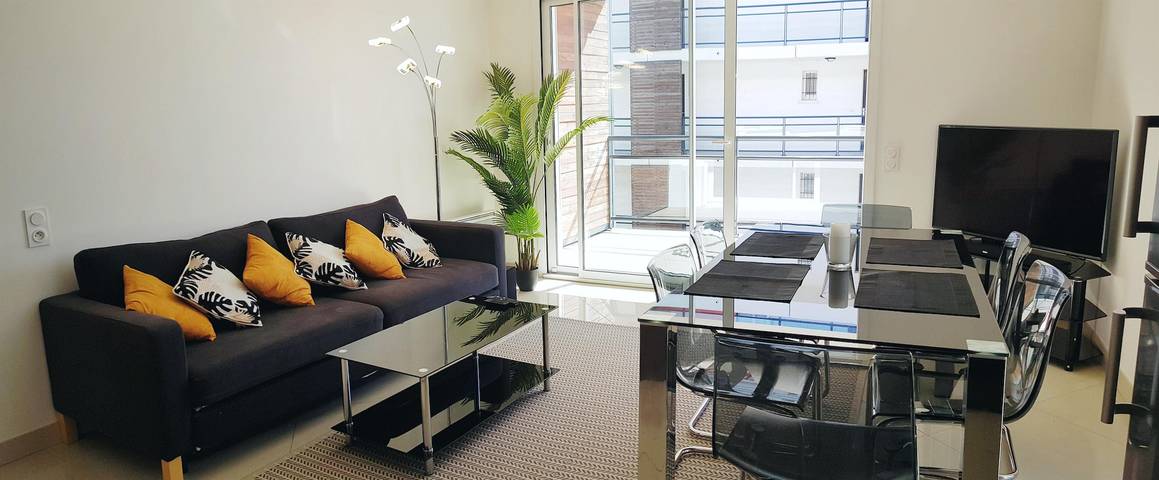 Gîte pour 4 personnes, avec terrasse dans Plage du Grazel - 2