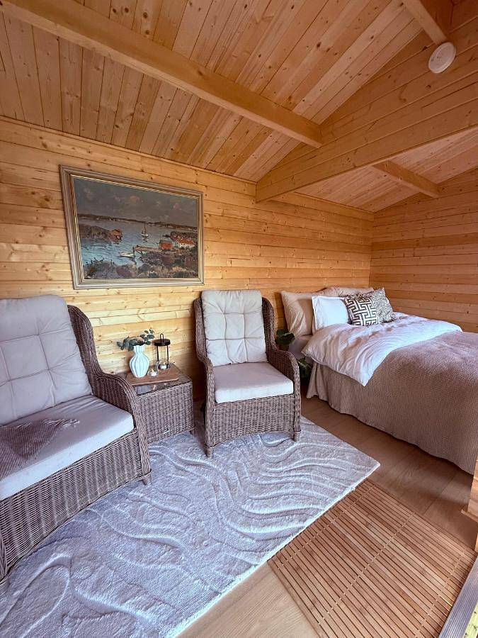 Bungalow für 3 Personen, mit Seeblick und Garten sowie Terrasse und Ausblick in Norwegen - 2