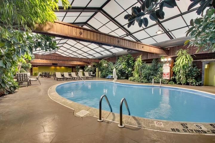 Hôtel pour 2 personnes, avec jardin ainsi que piscine et jacuzzi, animaux acceptés