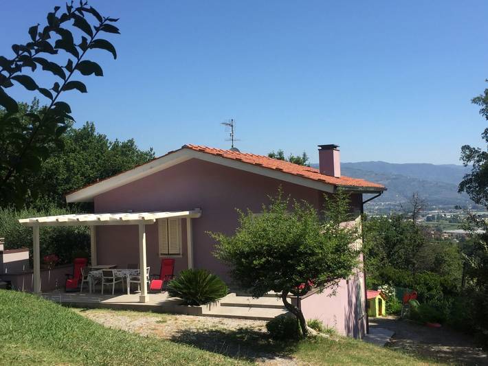 Location de vacances pour 4 personnes, avec jardin à Montecarlo (Toscane)