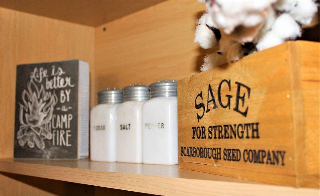 Little Frio Cabin - Cozy Log Cabin in Uvalde County