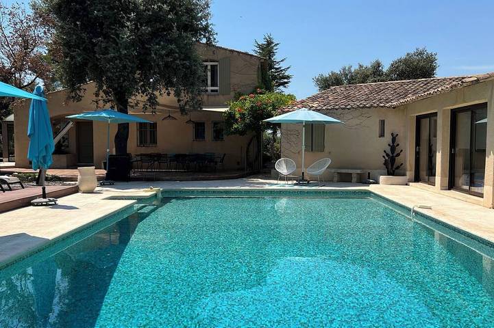 Casa de vacaciones para 10 personas, con terraza además de jardín y piscina - 1