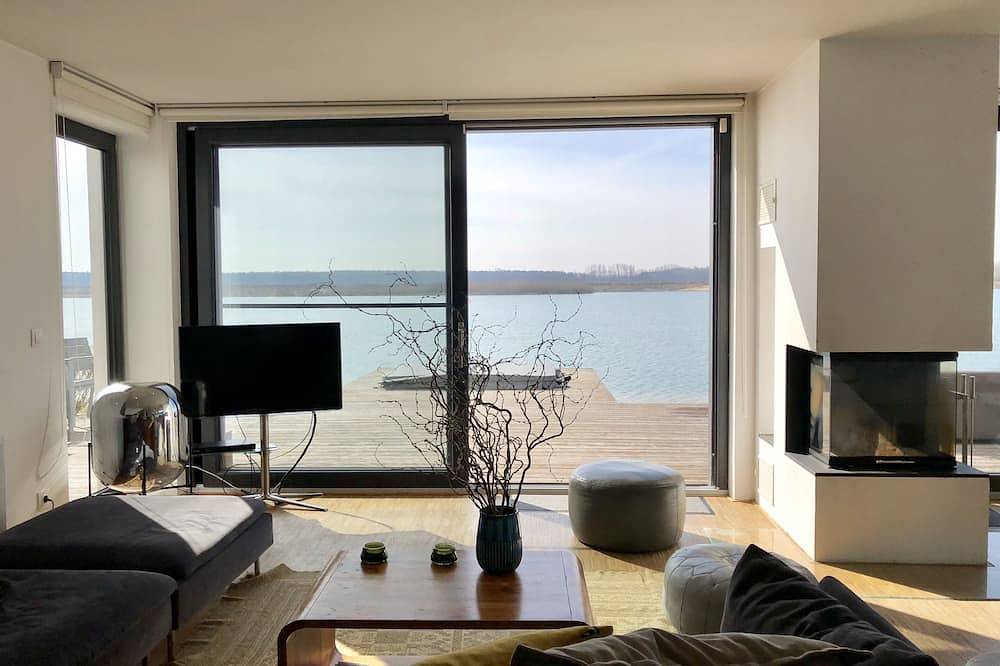 Großzügiges Ferienhaus mit Privatstrand, offenem Kamin & Sauna direkt am See in Löbnitz, Nordsachsen