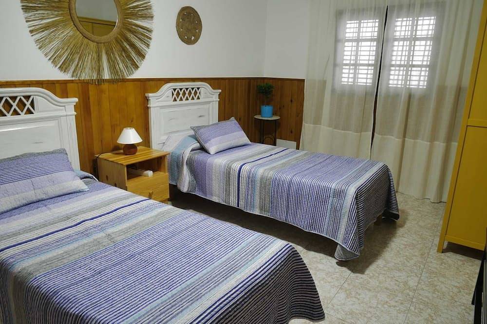 Housing, with 2 bedrooms, kitchen, bathroom, living room and solarium. in El Pagador, Moya