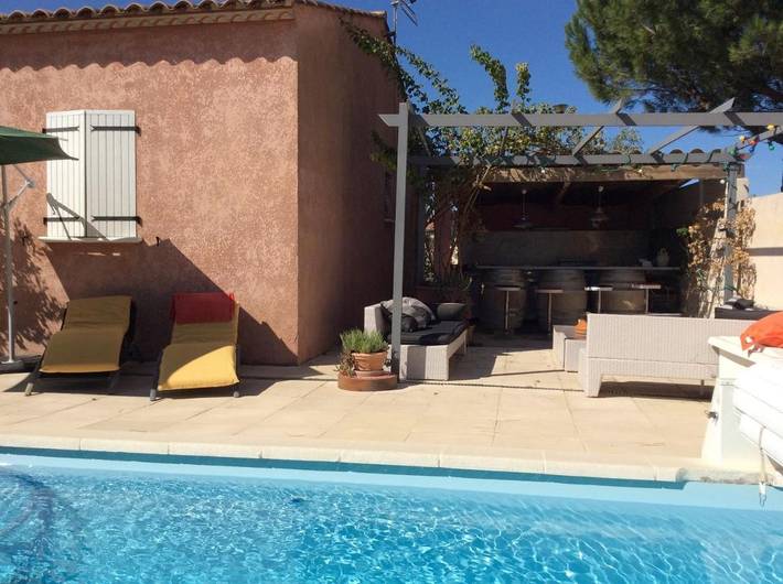 Location de vacances pour 6 personnes, avec piscine ainsi que jardin et vue, animaux acceptés à Milhaud - 4