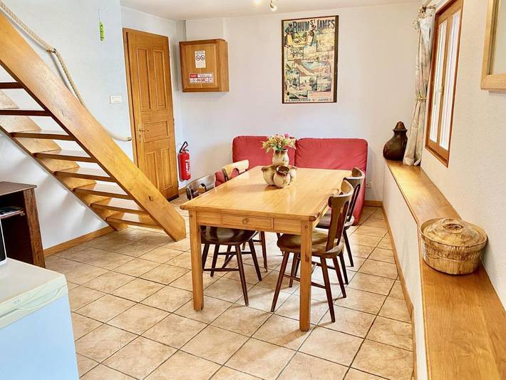 Gîte pour 4 personnes, avec terrasse ainsi que jacuzzi et sauna, animaux acceptés à Russ (homonymie)
