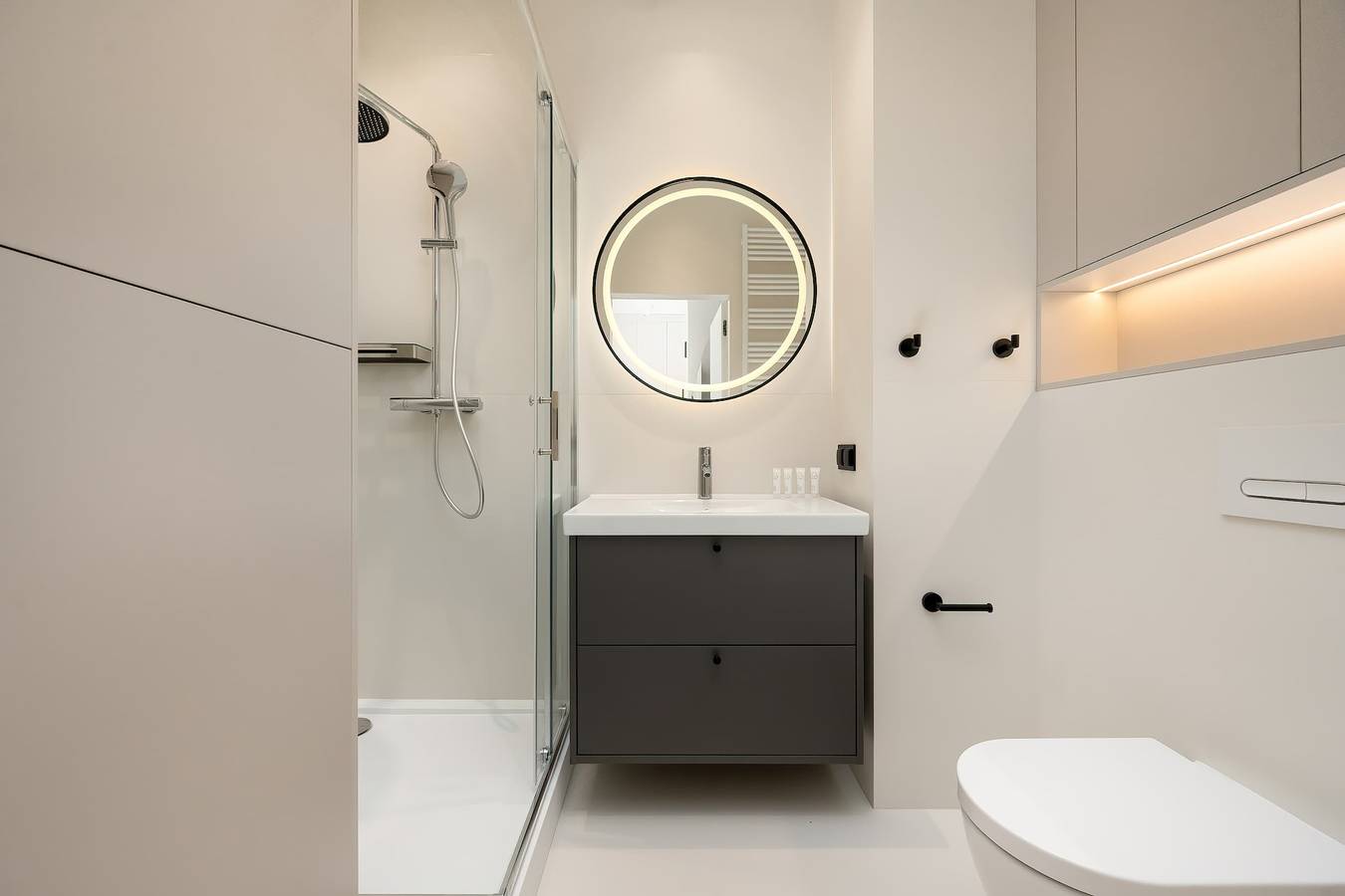 Appartement entier, Czysta 4 Wrocław | Beige Apartment with Garden, Desk and Air Conditioning in Wrocław, Bas-Silésie