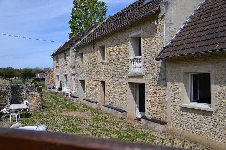 Gîte pour 4 personnes, avec jardin à Graye-sur-Mer