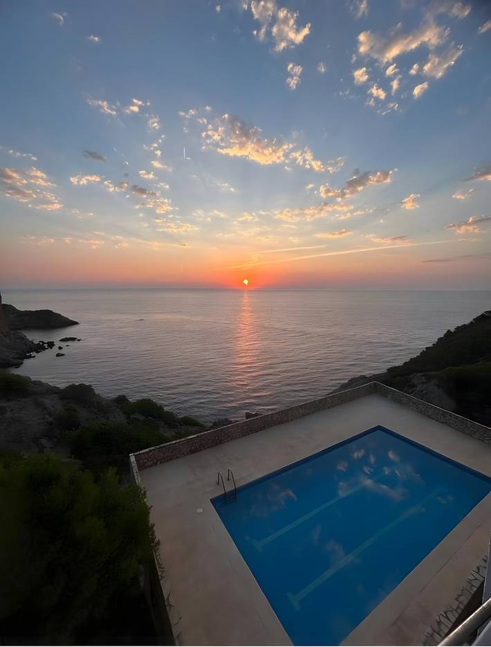 Studio entier, Icaros 4, Studio dans le plus beau site de Begur perché sur une falaise au dessus de la mer. in sa Tuna, Begur