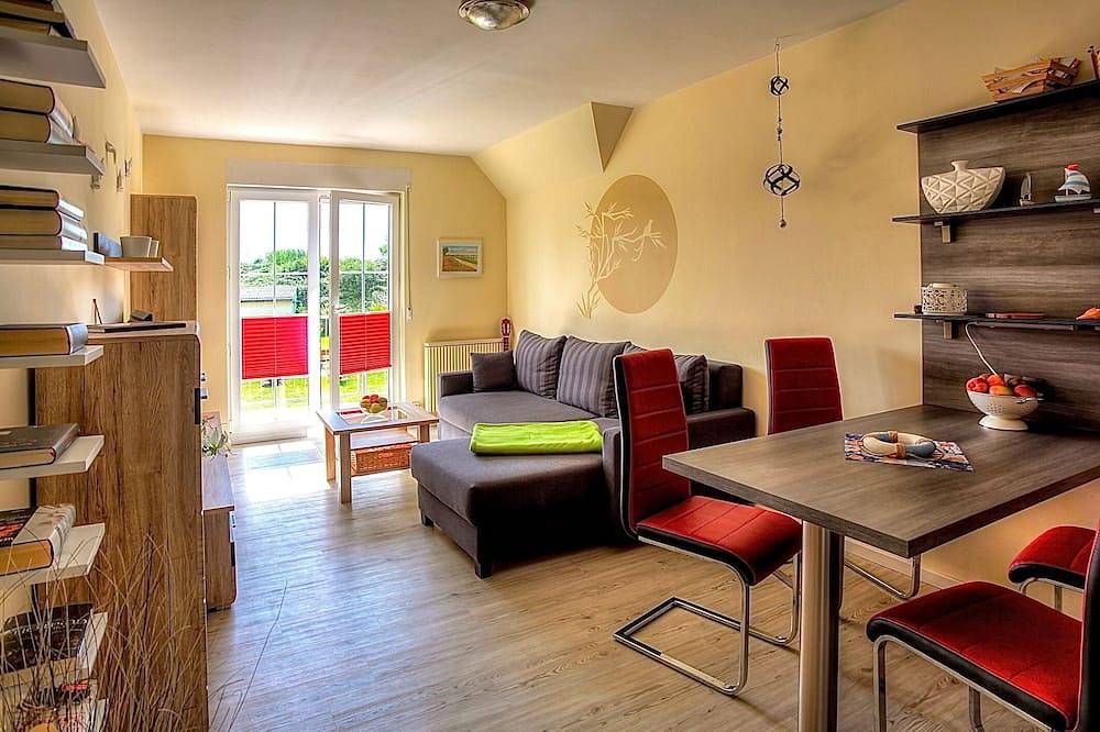 Ganze Wohnung, Ferienwohnung Sonnenvogel mit großem Balkon in Gollwitz, Nordwestmecklenburg (Wismar und Umgebung)