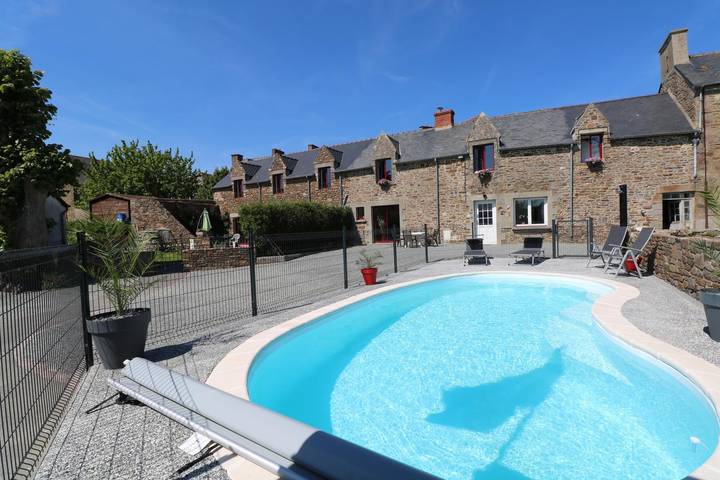 Gîte pour 8 personnes, avec jardin ainsi que piscine et terrasse en Bretagne - 4