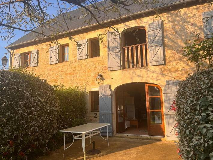 Location de vacances pour 3 personnes, avec piscine ainsi que vue et jardin à Veyrignac - 2