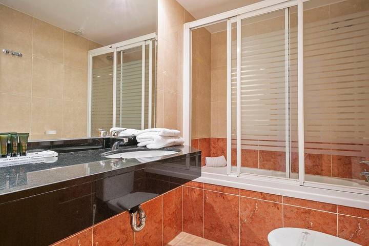 Hôtel pour 2 personnes, avec jacuzzi et piscine ainsi que jardin et sauna à Sant Feliu de Guíxols - 3