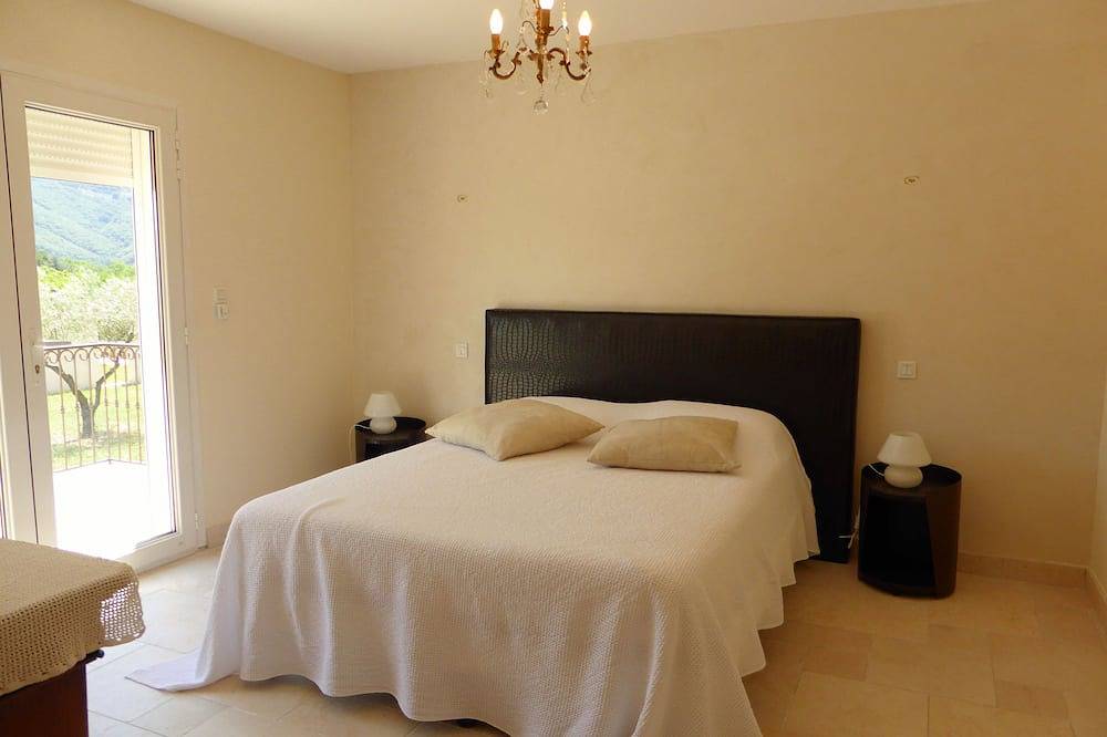 Luxury villa in Vallon Pont d'Arc with private swimming pool in Vallon-Pont-d'Arc, Ardèche