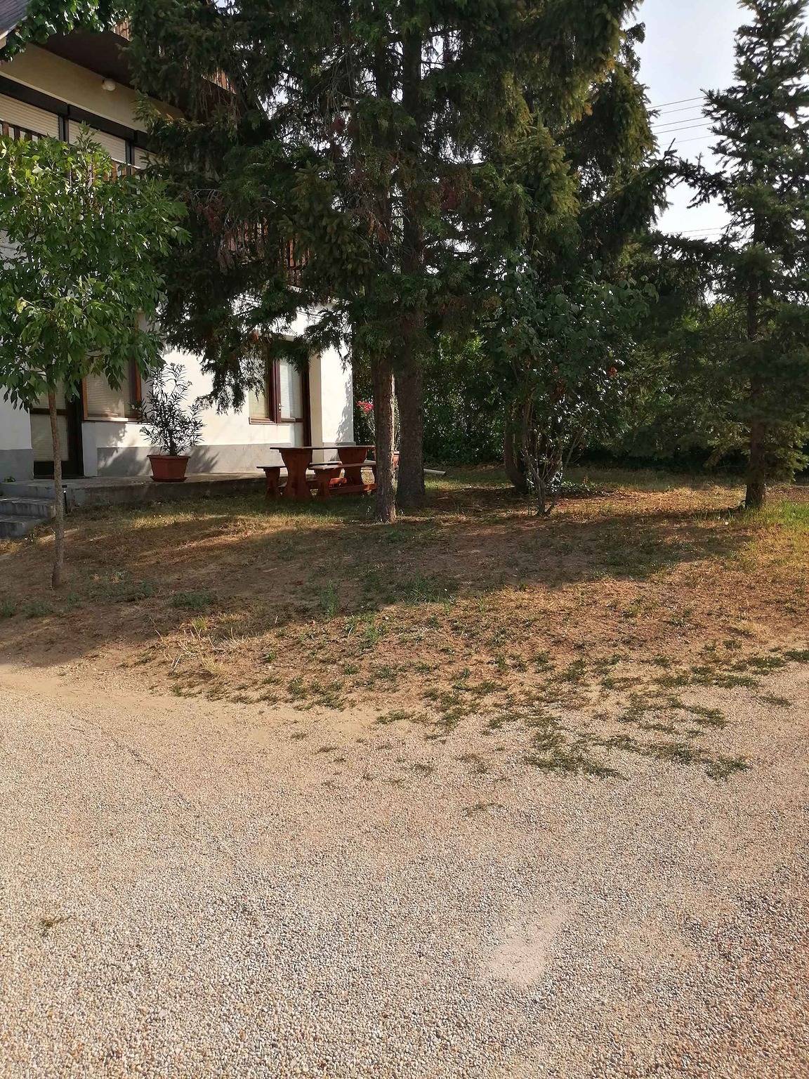 Ganzes Studio, Studio mit großem gepflegtem Garten  in Gyenesdias, Balaton Hochland Nationalpark