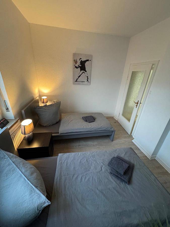 Ferienwohnung für 9 Personen, mit Balkon und Terrasse sowie Garten und Sauna in Siegburg - 4