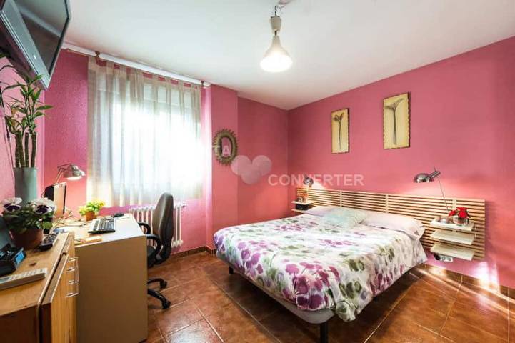 Entire apartment, Magnificent House With Garden In Madrid 10 Pax - WIFICasa with garden in Barajas, Madrid