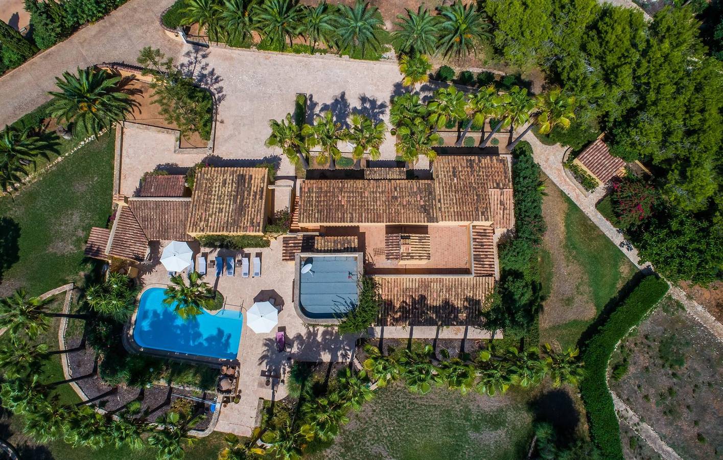 Tropischer Rückzugsort mit Pool und Terrasse: 2,5 km zum Strand Cala Ferrera in Cala d'Or, Santanyí