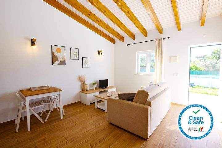 Gîte pour 3 personnes, avec Terrasse ainsi que Jardin et Piscine à Lagos