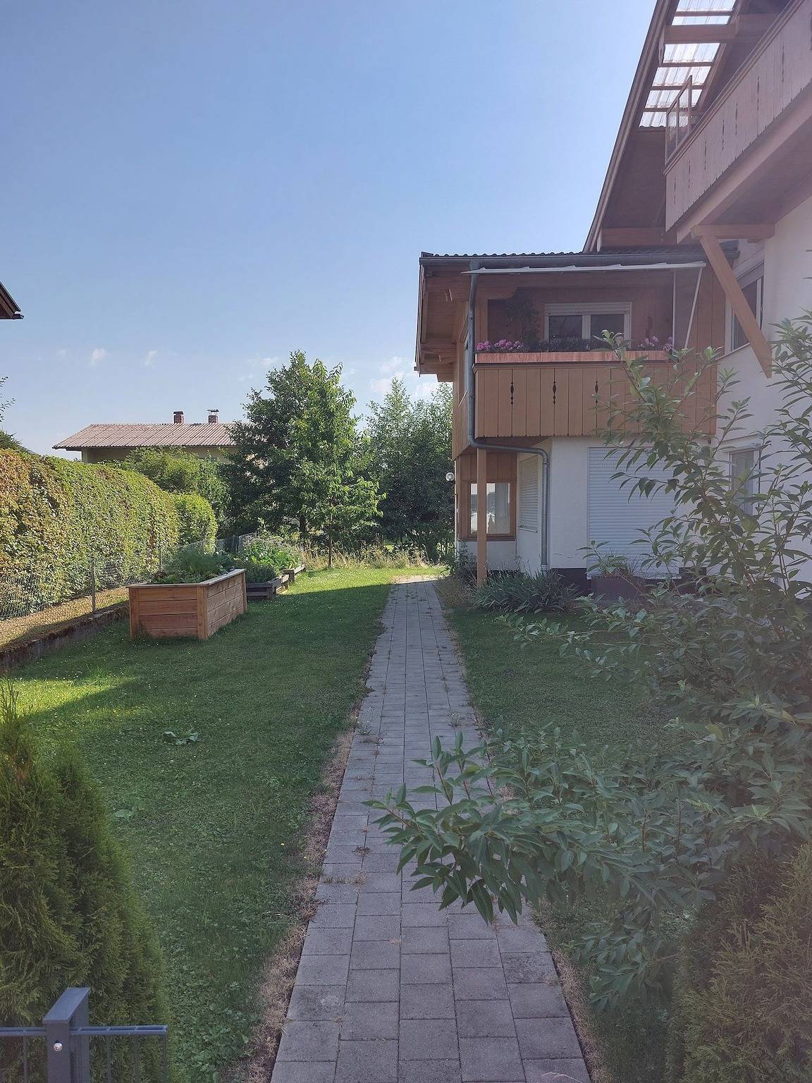 Ganze Ferienwohnung, Gästehaus Hochgern - Blick Hochgern 80m² mit Südbalkon, bis zu 6 Personen, 2 separate Schlafzimmer in Grassau, Chiemsee