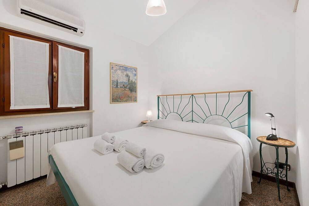 Villa Lucrezia – 4 couchages à Bardolino, Lac de Garde – Piscine, Jardin, Parking, Animaux in Bardolino, Montagnes autour du lac de Garde