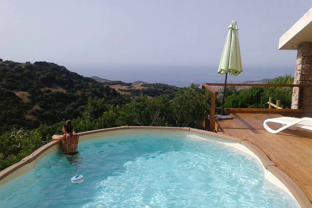 Haus mit privatem Pool und Tennisplatz. Seeblick in Castelsardo, Sassari Provinz